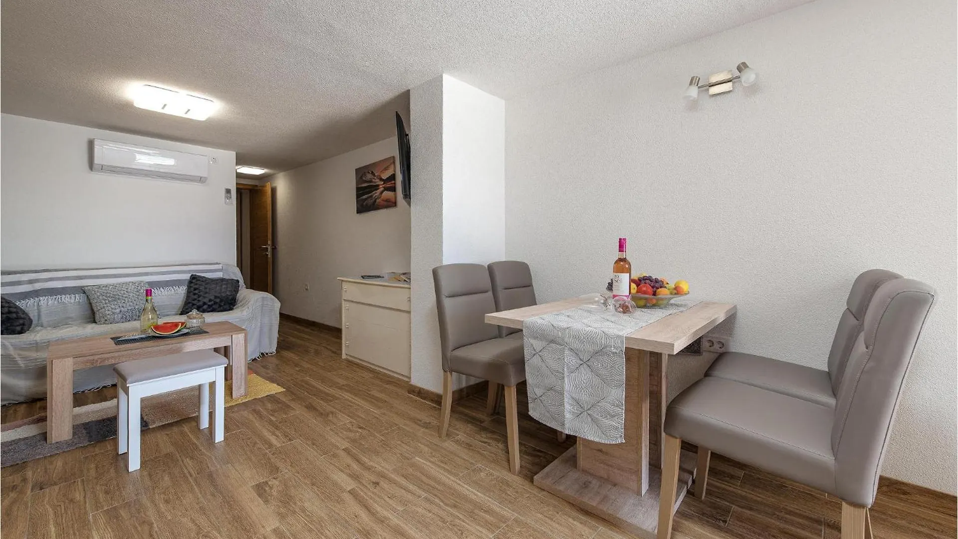 Beach Front Apartment In Petrcane With Kitchen