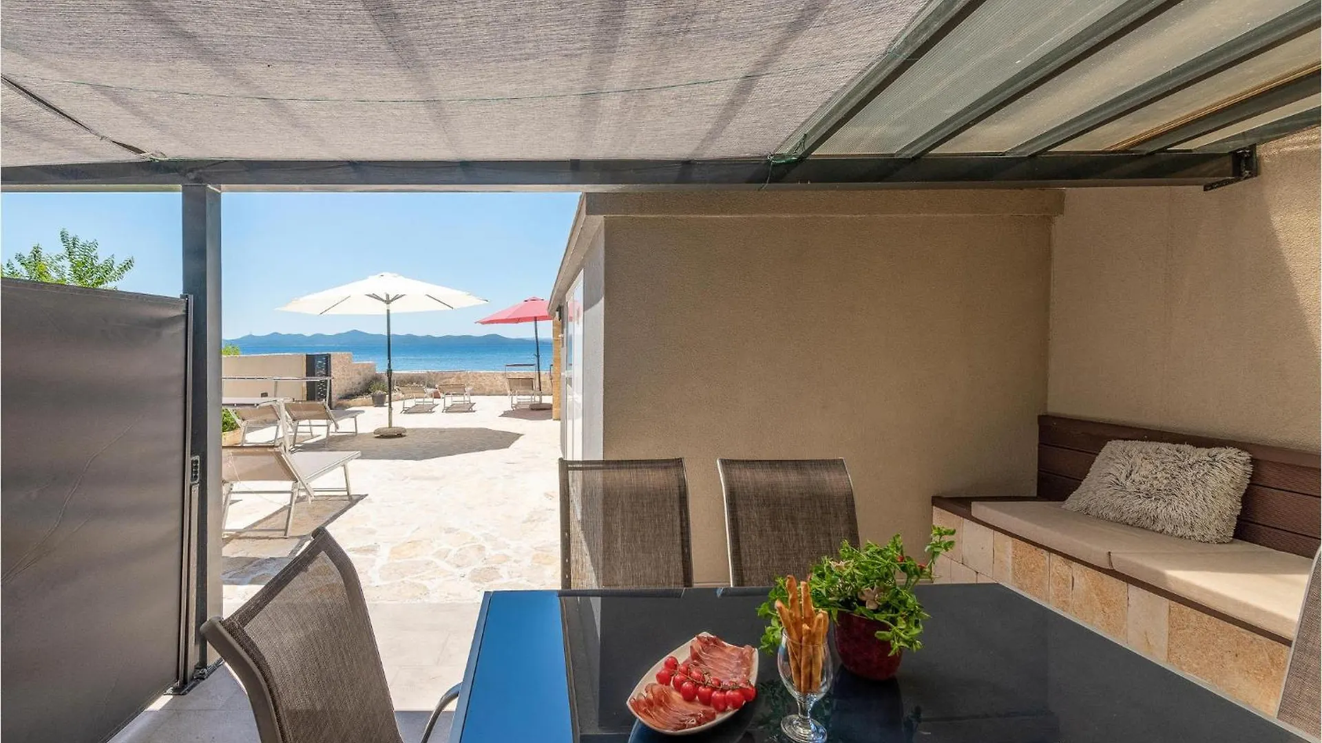 Beach Front Apartment In Petrcane With Kitchen