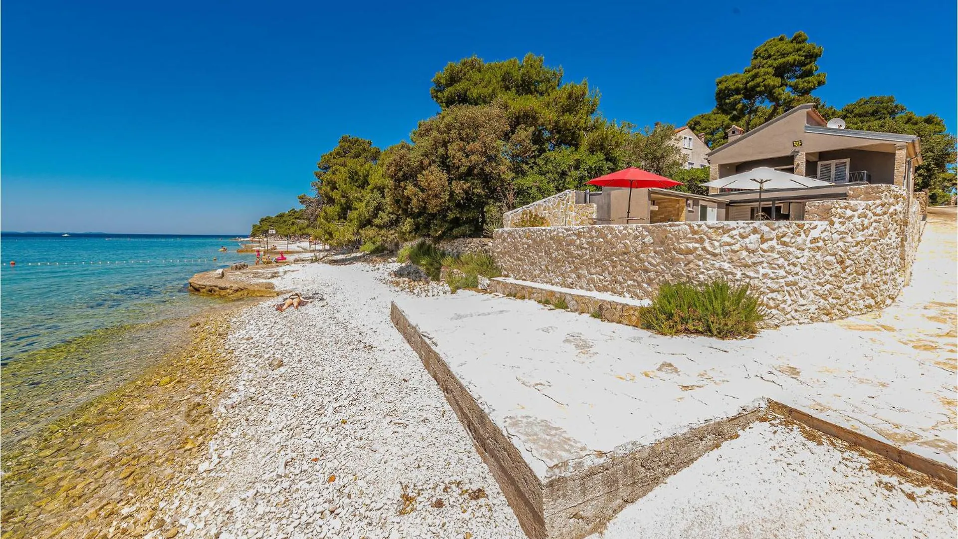 Beach Front Apartment In Petrcane With Kitchen