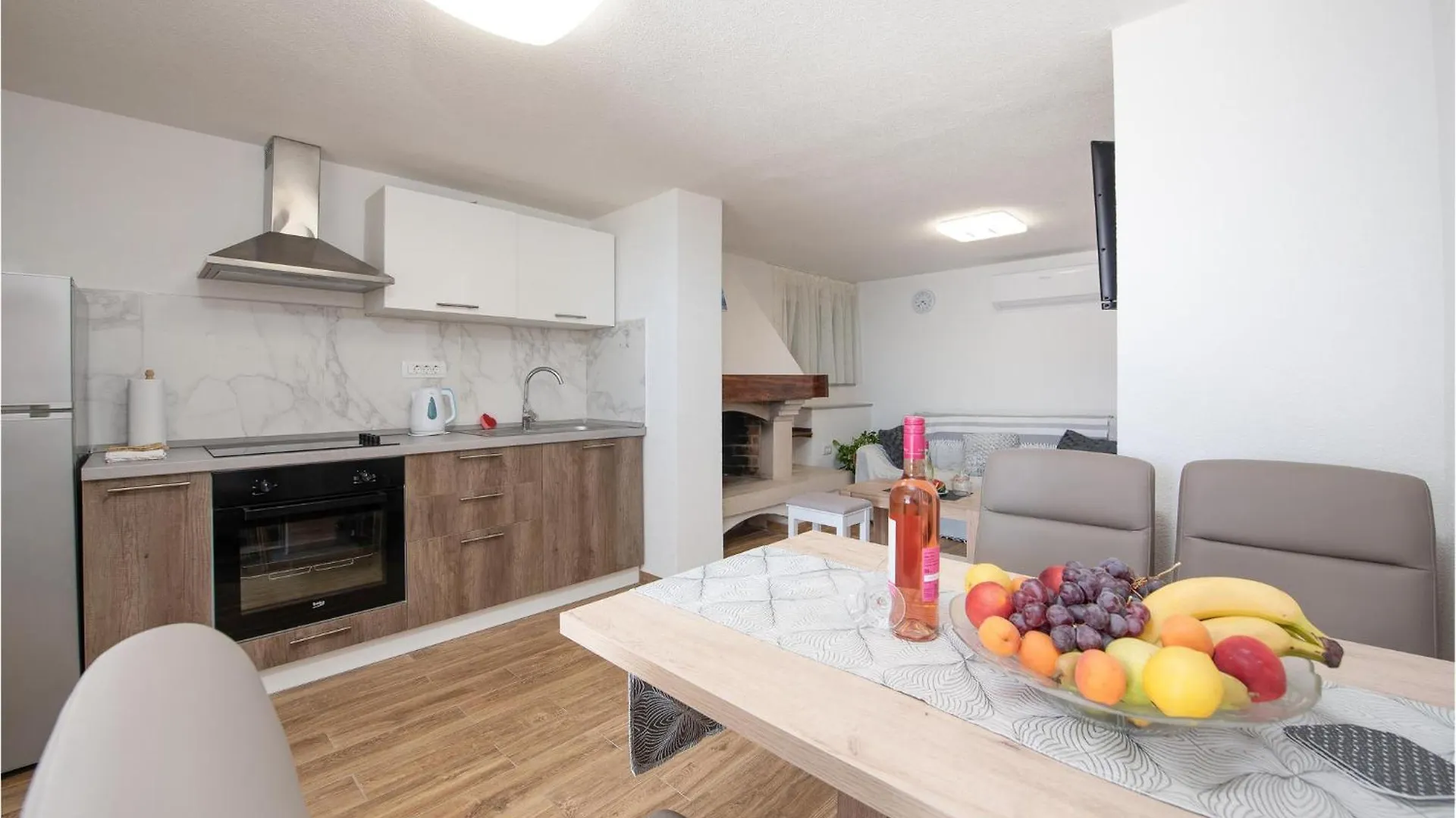 Beach Front Apartment In Petrcane With Kitchen