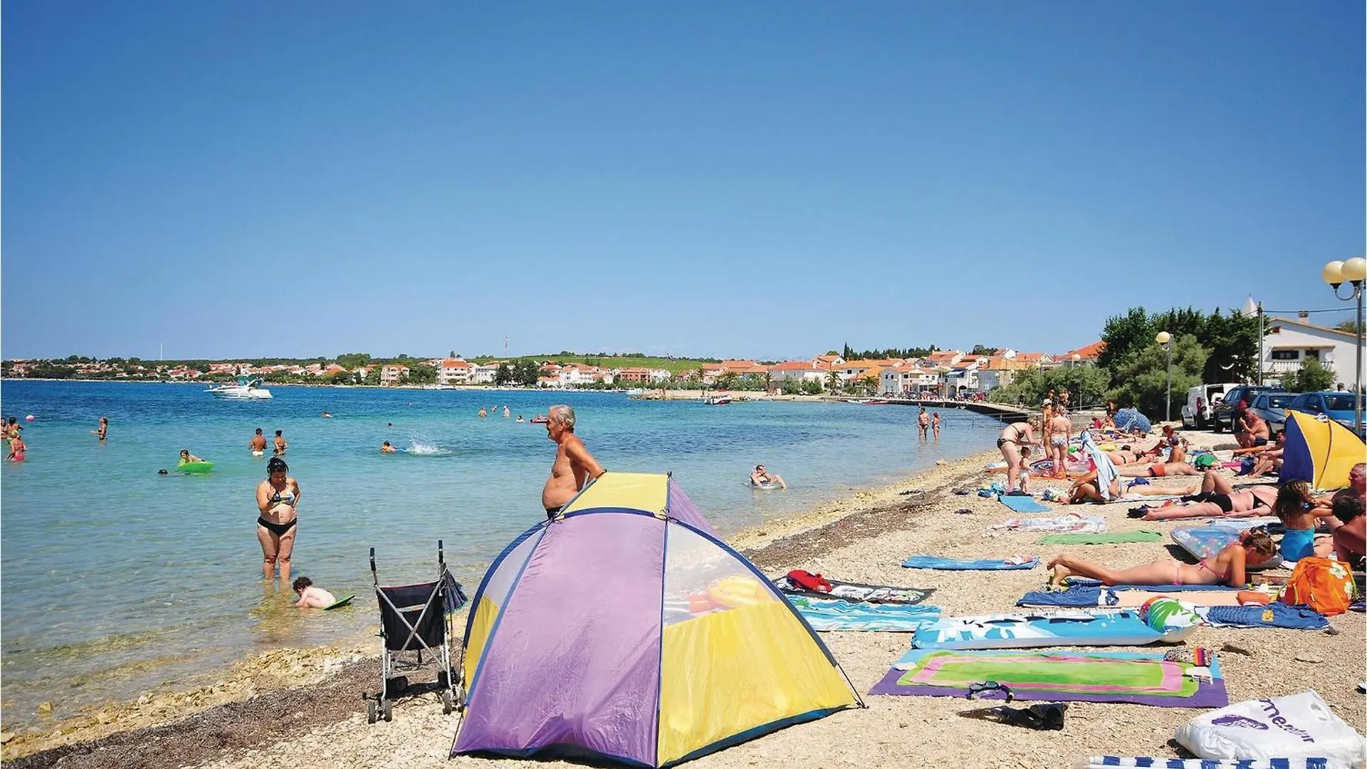 Beach Front Apartment In Petrcane With Kitchen